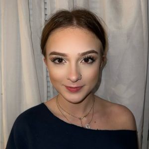 Meet your Posher, Emelie